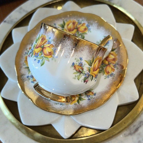 Vintage Elizabethan Gold + Yellow Floral England Fine Bone China Teacup + Saucer - Picture 11 of 13